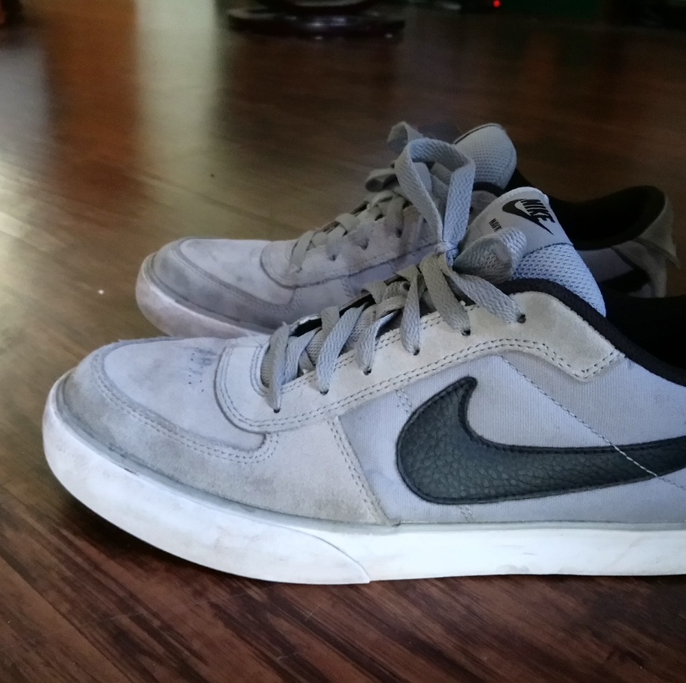 Nike classic low tops | gray, red sole